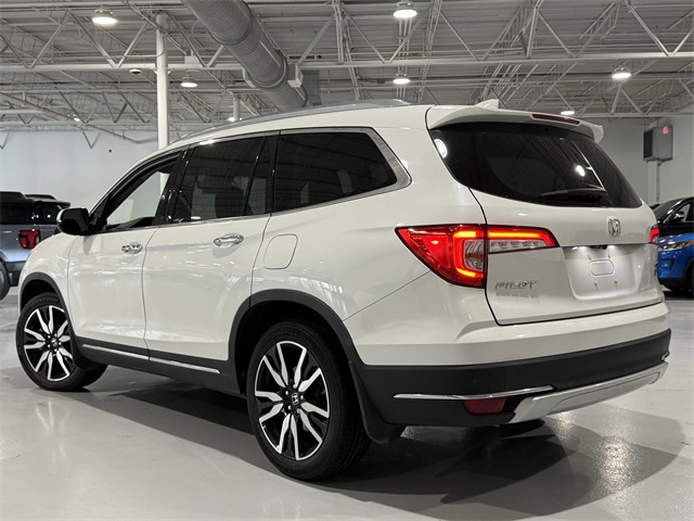 Vehicle image 7 of 47