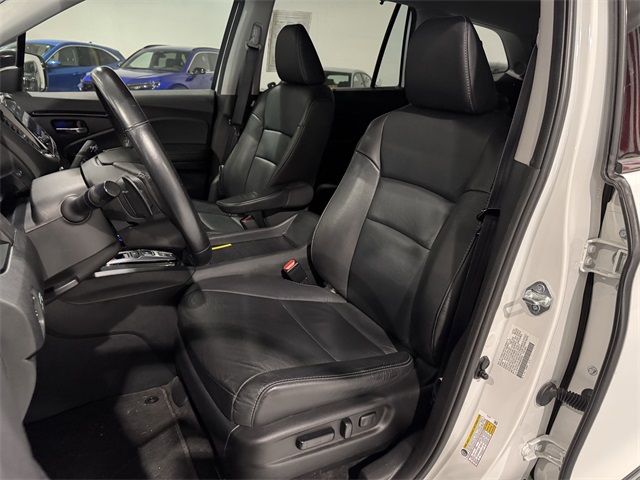 Vehicle image 20 of 47