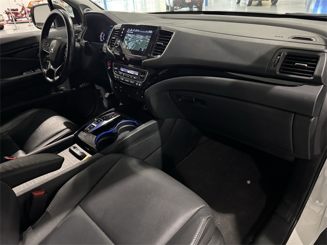 Vehicle image 26 of 47