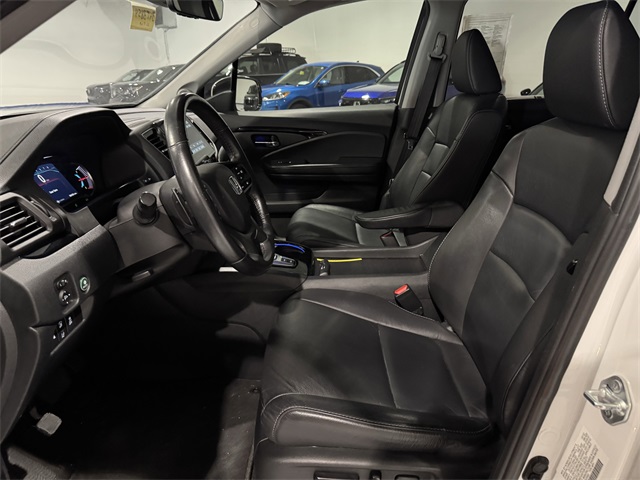 Vehicle image 21 of 47
