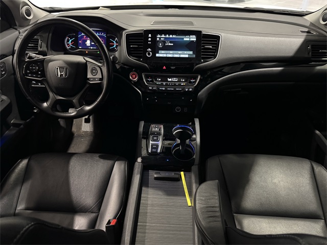 Vehicle image 25 of 47