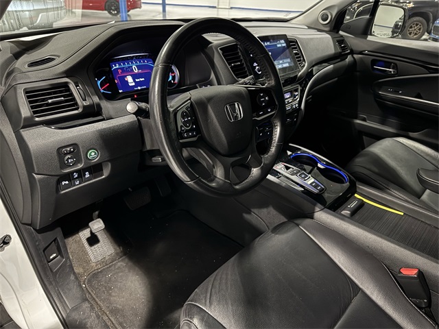 Vehicle image 23 of 47