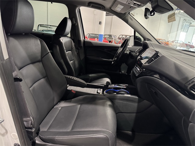 Vehicle image 17 of 47