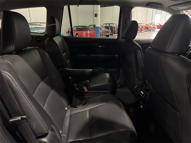 Vehicle image 16 of 47