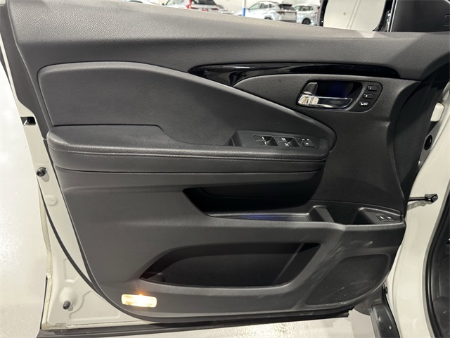Vehicle image 34 of 47