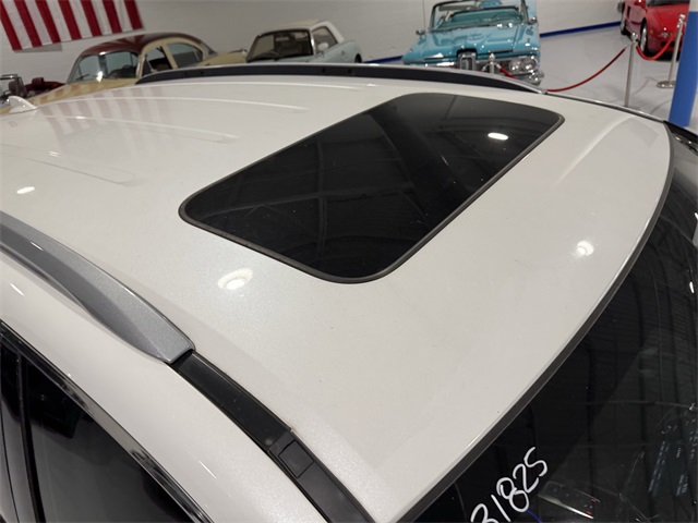 Vehicle image 10 of 47