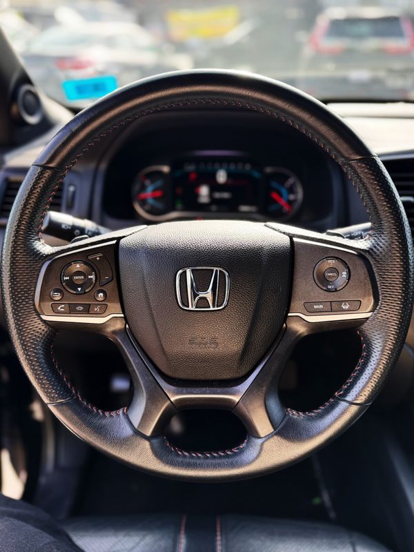 Vehicle image 8 of 15