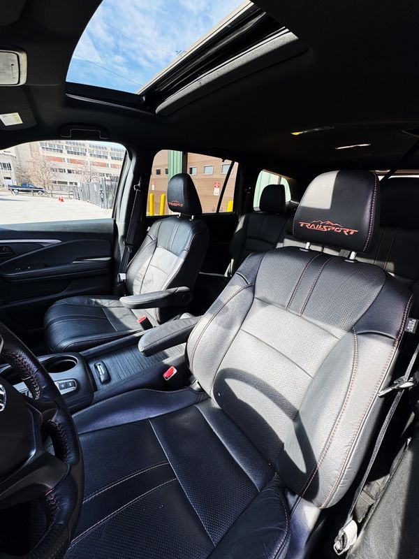 Vehicle image 11 of 15