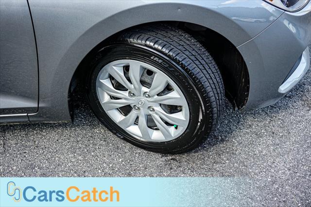 Vehicle image 19 of 40