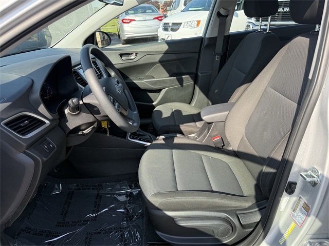 Vehicle image 13 of 22