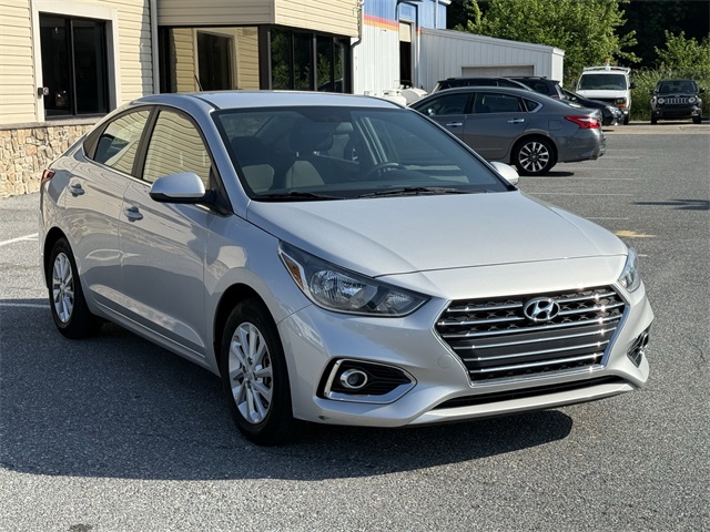 Vehicle image 3 of 22