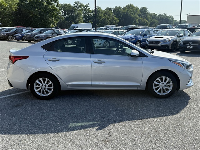 Vehicle image 4 of 22