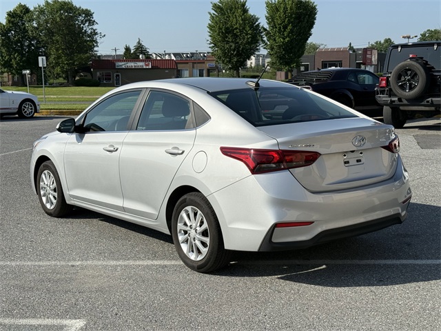 Vehicle image 7 of 22