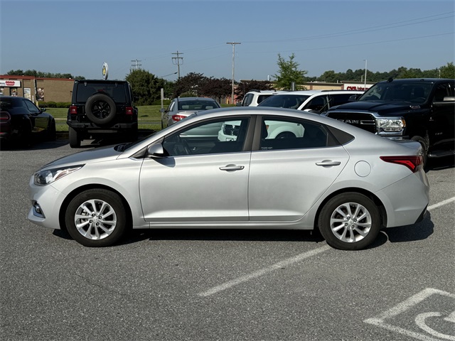 Vehicle image 8 of 22
