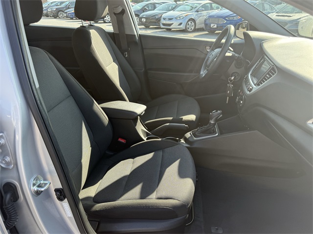 Vehicle image 11 of 22