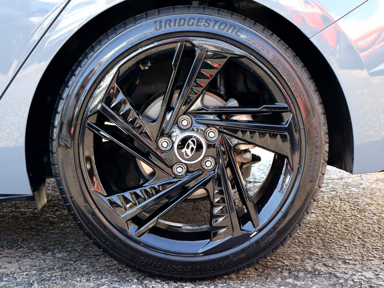 Vehicle image 16 of 52