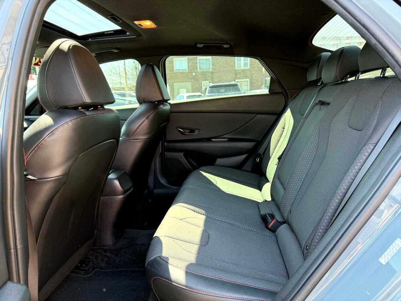 Vehicle image 27 of 52