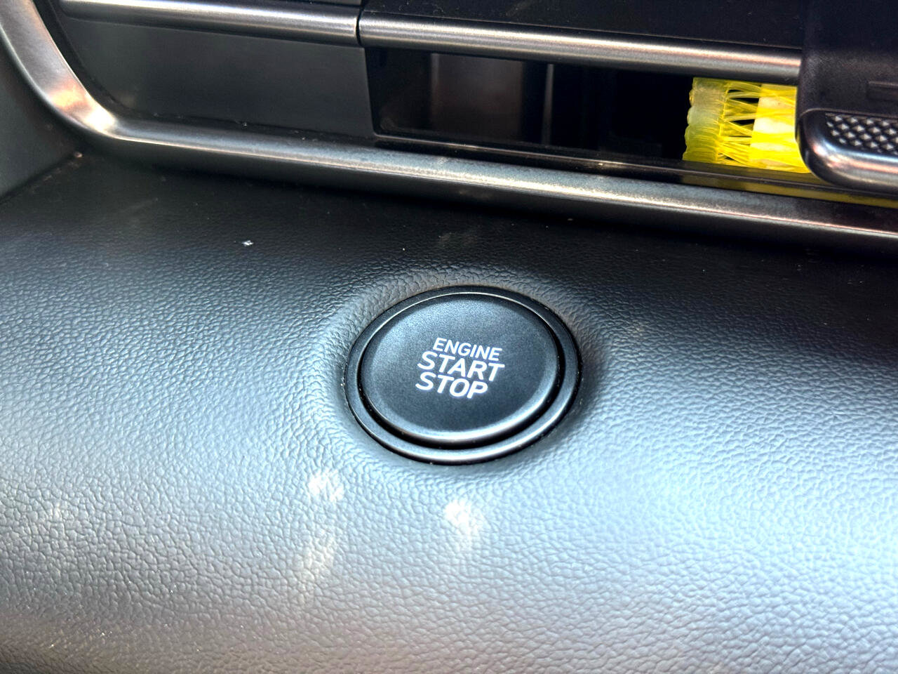 Vehicle image 40 of 52