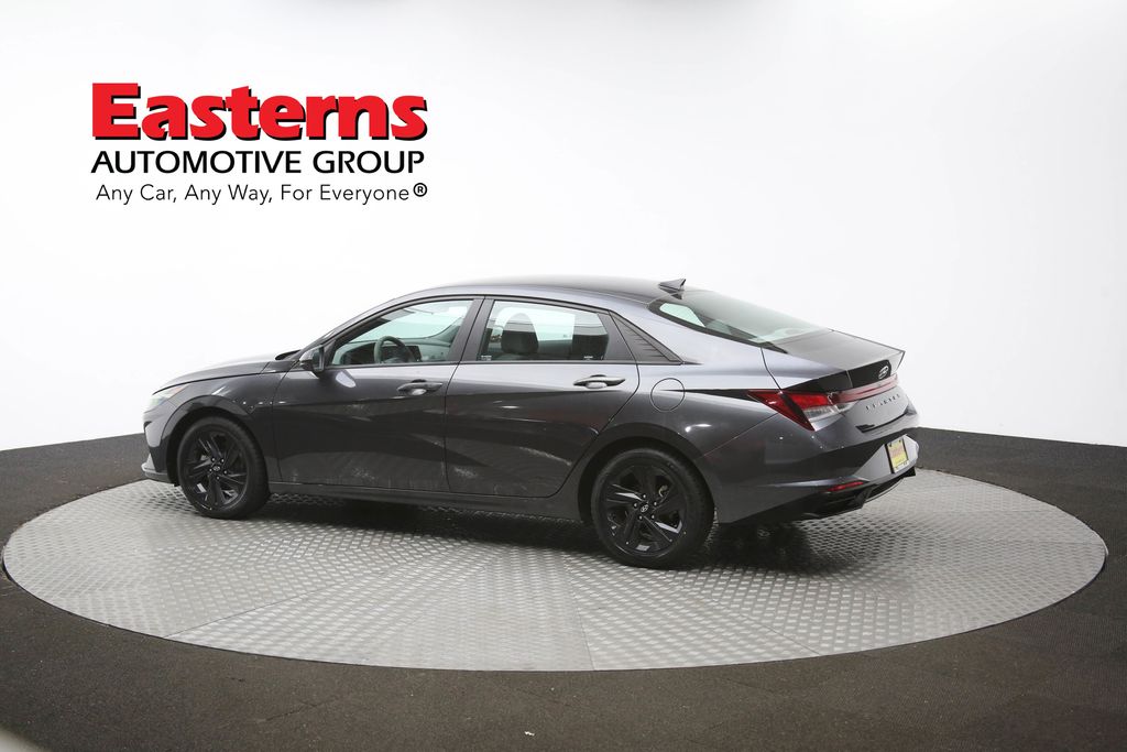 Vehicle image 33 of 61