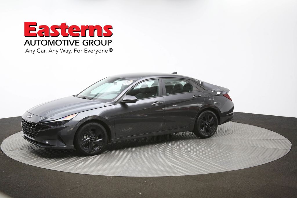 Vehicle image 4 of 61