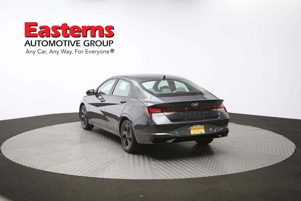 Vehicle image 29 of 61