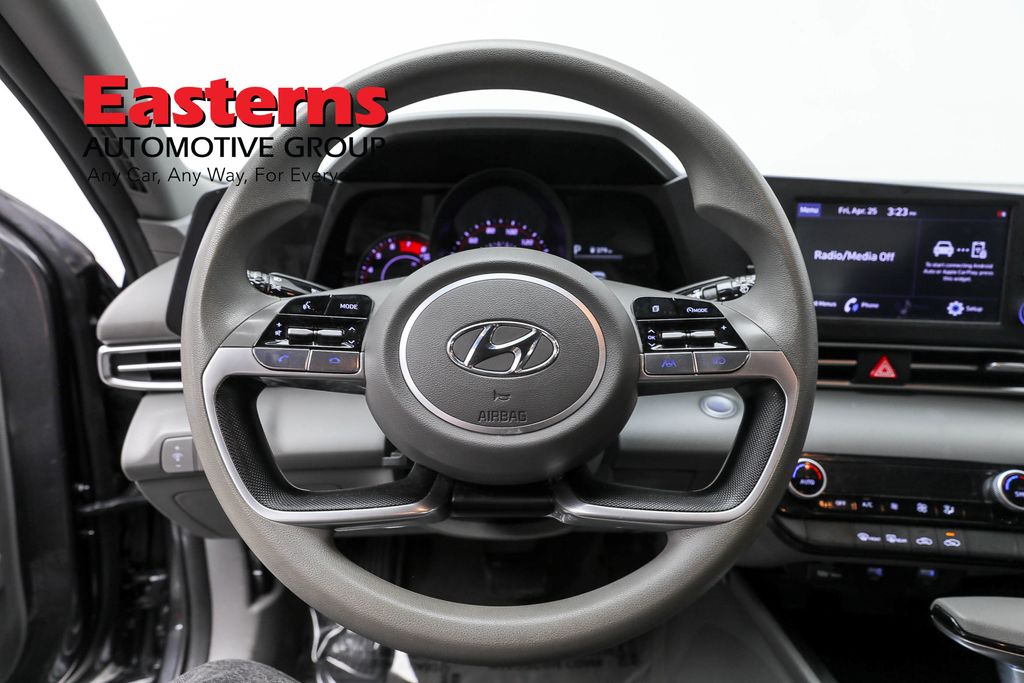 Vehicle image 40 of 61