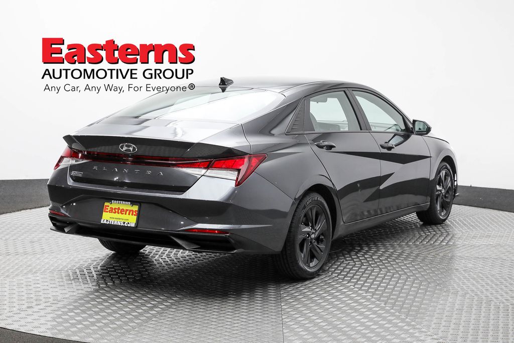 Vehicle image 23 of 61