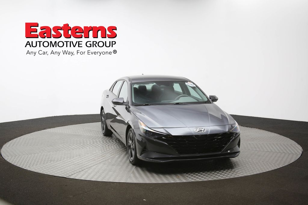 Vehicle image 10 of 61