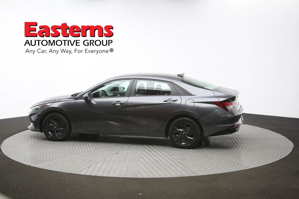 Vehicle image 32 of 61