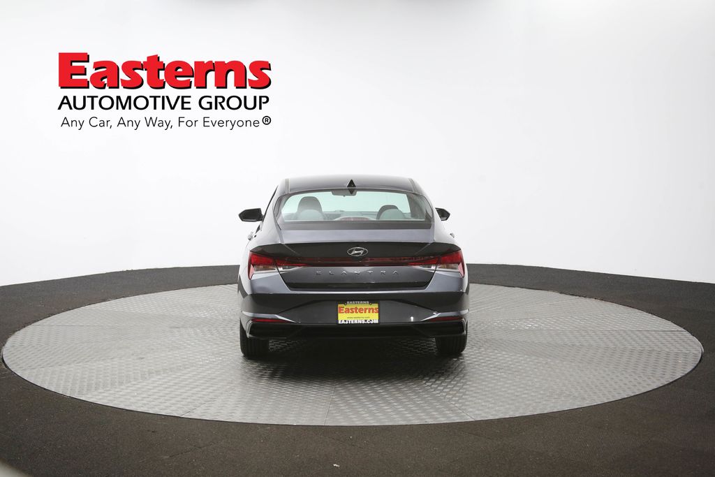 Vehicle image 28 of 61
