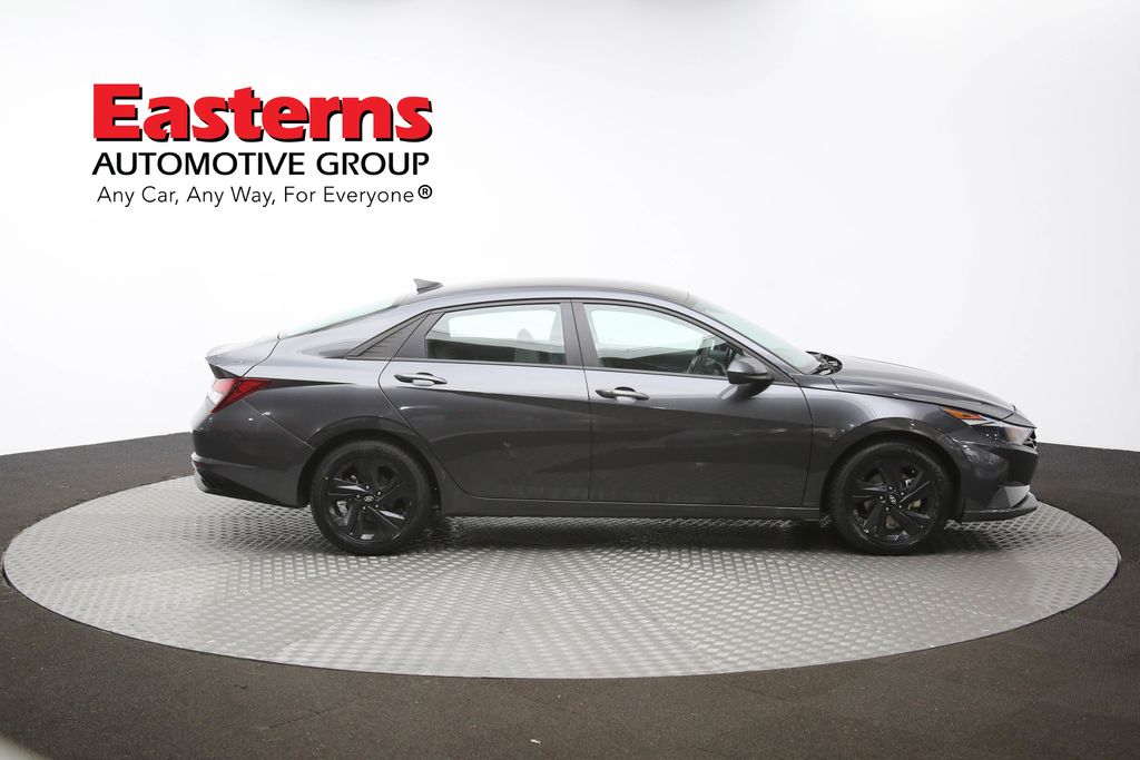 Vehicle image 17 of 61