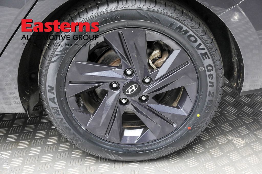 Vehicle image 38 of 61