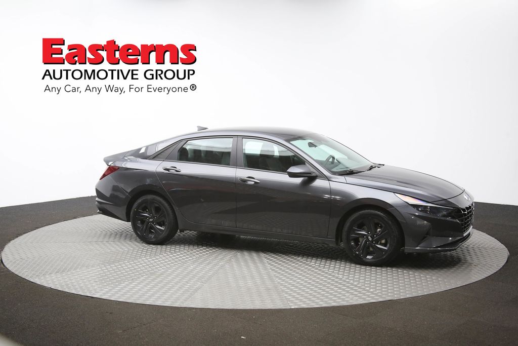 Vehicle image 11 of 61