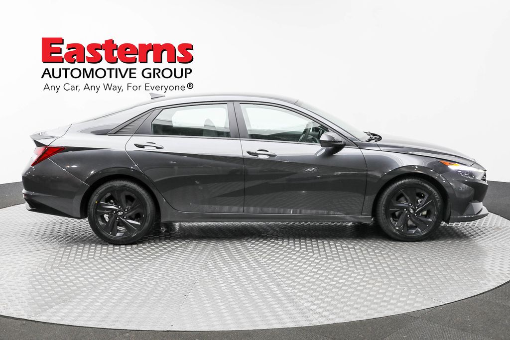 Vehicle image 18 of 61
