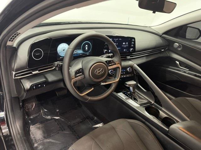 Vehicle image 21 of 49