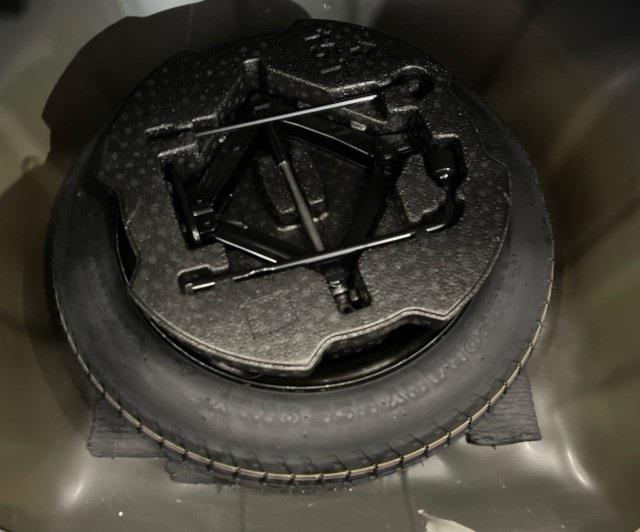 Vehicle image 43 of 49