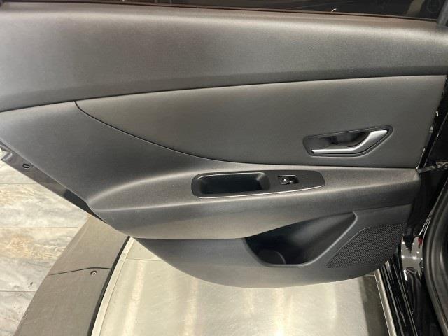 Vehicle image 32 of 49