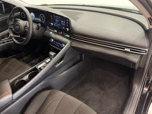 Vehicle image 22 of 49