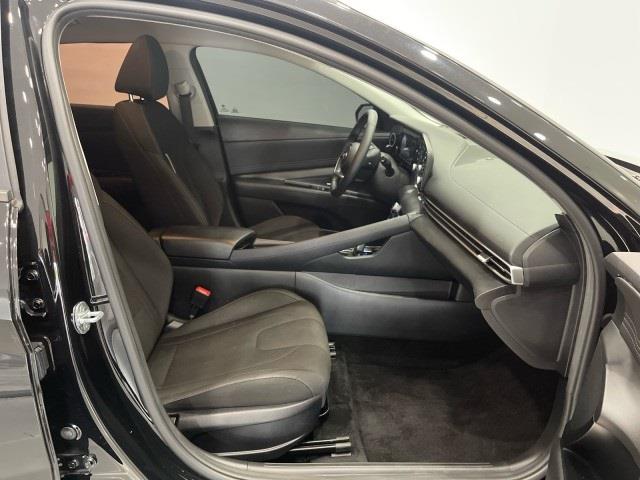 Vehicle image 19 of 49