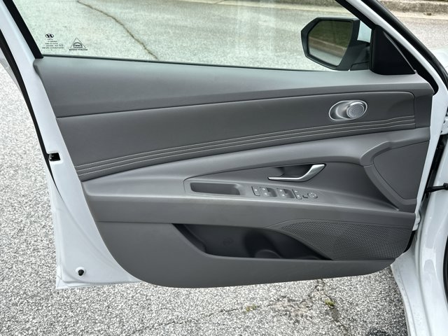 Vehicle image 10 of 31