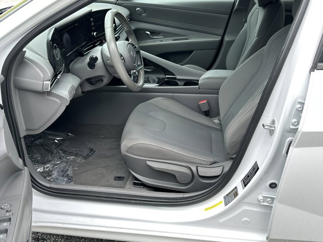 Vehicle image 9 of 31