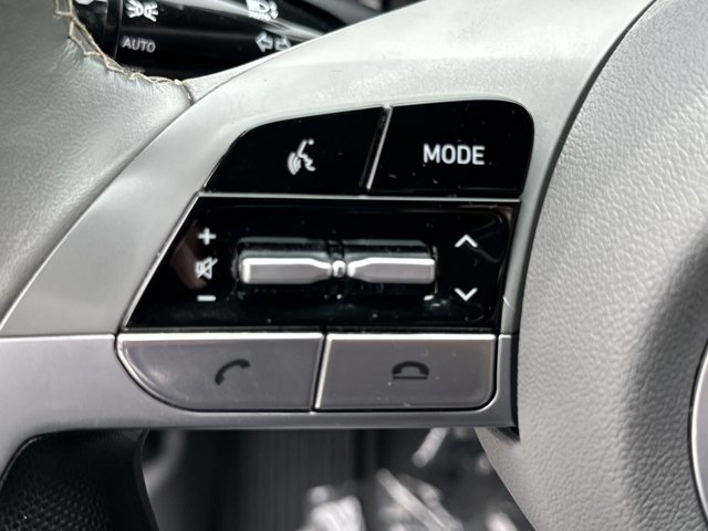 Vehicle image 24 of 31