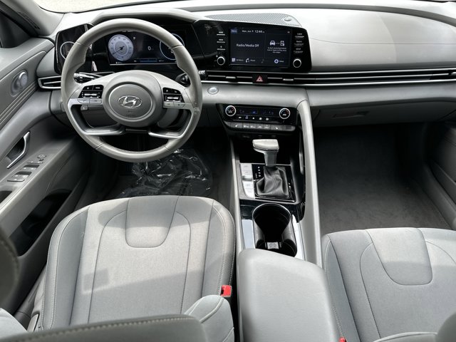 Vehicle image 22 of 31