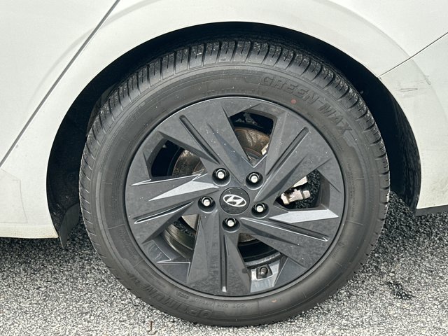 Vehicle image 19 of 31
