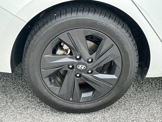 Vehicle image 17 of 31