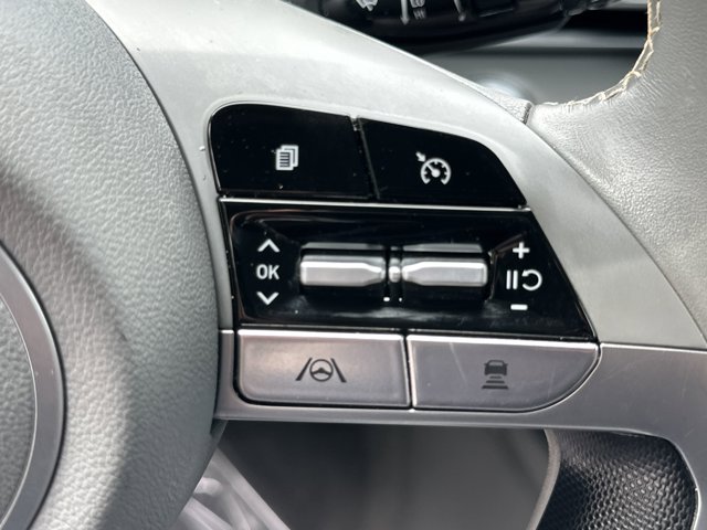 Vehicle image 25 of 31