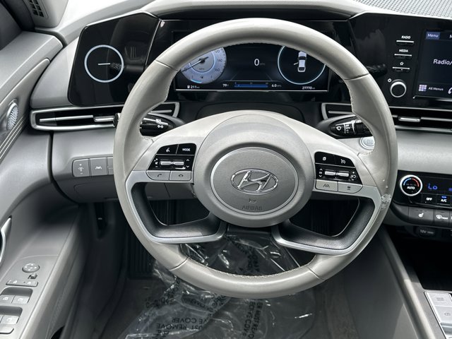 Vehicle image 23 of 31