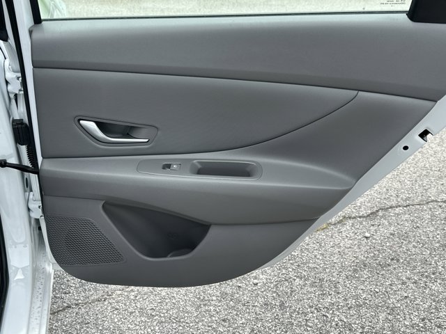Vehicle image 16 of 31