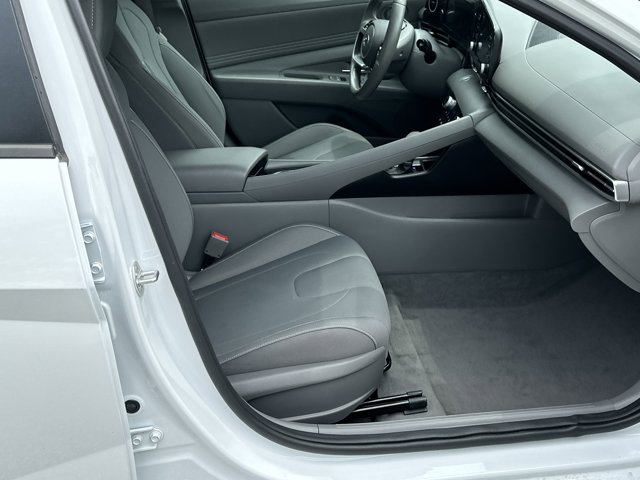 Vehicle image 13 of 31