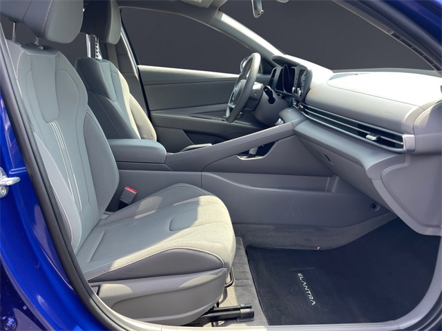 Vehicle image 10 of 15